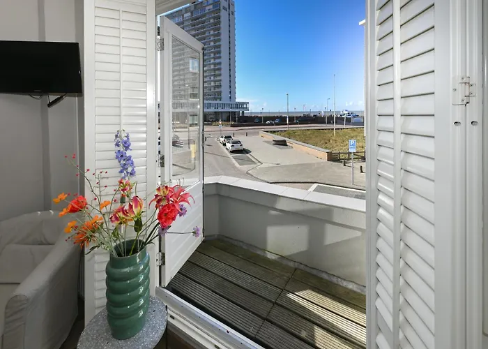 アパート Zeehuis & *